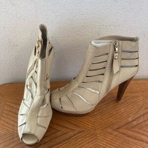 STUART WEITZMAN Nude Leather Caged Strappy Heels- Sculpted Heel, Side Zip (11)